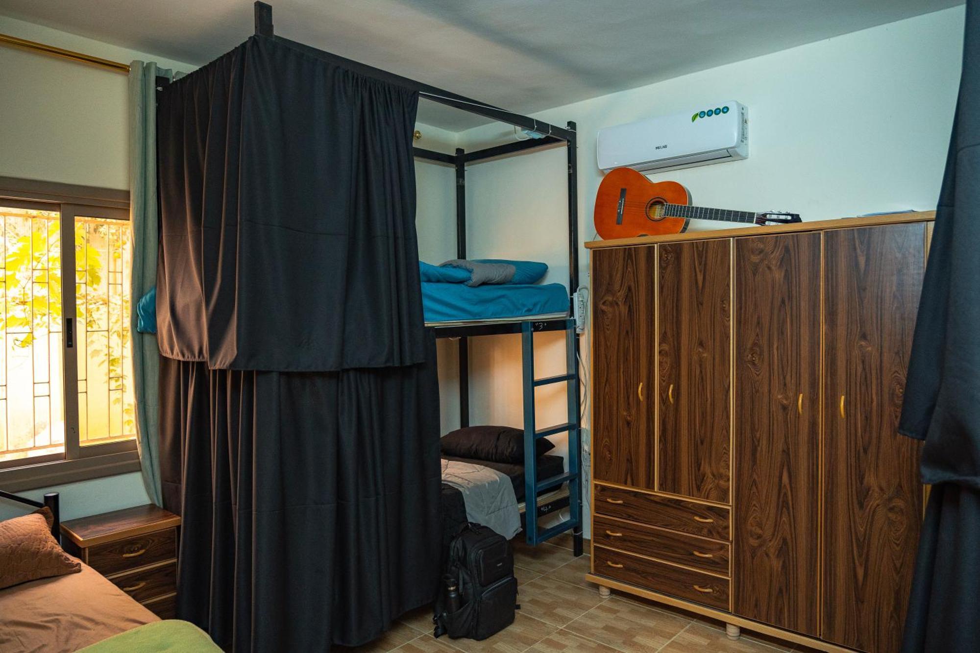Extra Traveller Hostel Акаба Екстериор снимка