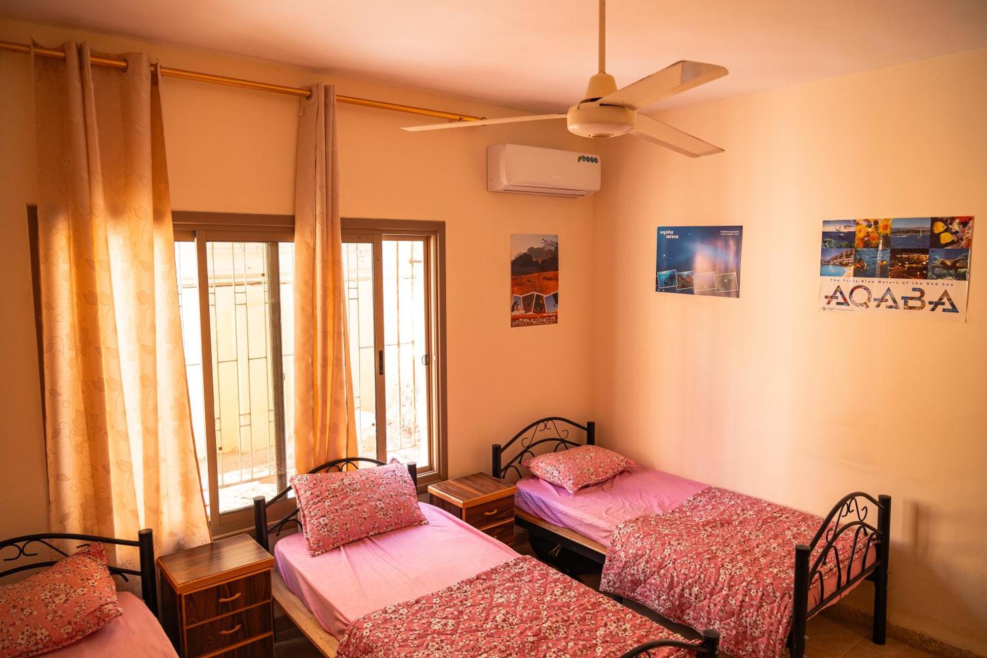 Extra Traveller Hostel Акаба Екстериор снимка