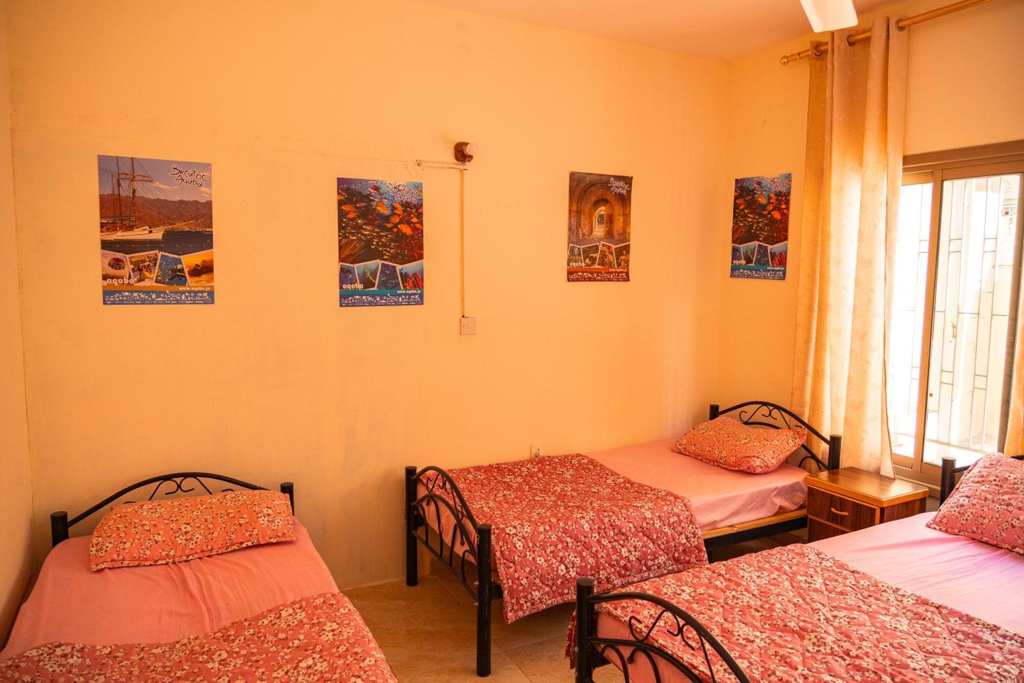 Extra Traveller Hostel Акаба Екстериор снимка